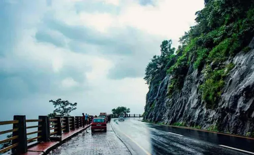 Lakkidi View Point in Wayanad